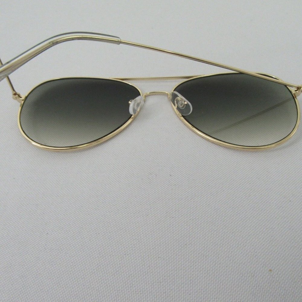 Ombre Gray Lens Gold Metal Frame Sunglasses
New - Picture 5 of 6